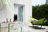 Terrasse, hamac à l'heure de l'apéritif - © Résidence Le Clos Saint Paul Terrasse, hamac à l'heure de l'apéritif